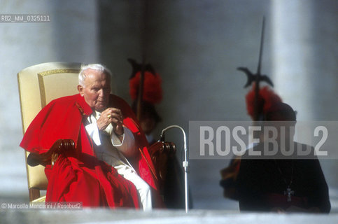 Vatican City, November 17, 2000. Pope John Paul II during an audience in St. Peters Square / Roma, Città del Vaticano, 17 novembre 2000. Papa Giovanni Paolo II durante unudienza in piazza San Pietro - ©Marcello Mencarini/Rosebud2