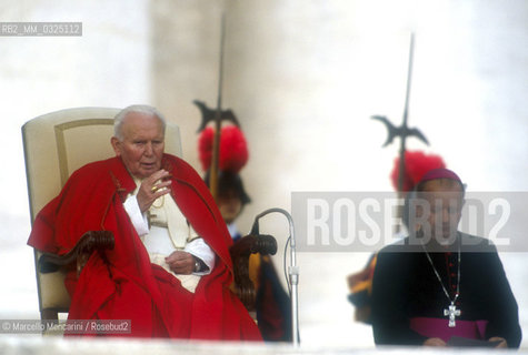 Vatican City, November 17, 2000. Pope John Paul II during an audience in St. Peters Square / Roma, Città del Vaticano, 17 novembre 2000. Papa Giovanni Paolo II durante unudienza in piazza San Pietro - ©Marcello Mencarini/Rosebud2