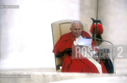 Vatican City, November 17, 2000. Pope John Paul II during an audience in St. Peters Square / Roma, Città del Vaticano, 17 novembre 2000. Papa Giovanni Paolo II durante unudienza in piazza San Pietro - ©Marcello Mencarini/Rosebud2