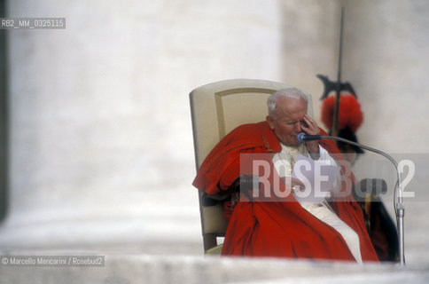 Vatican City, November 17, 2000. Pope John Paul II during an audience in St. Peters Square / Roma, Città del Vaticano, 17 novembre 2000. Papa Giovanni Paolo II durante unudienza in piazza San Pietro - ©Marcello Mencarini/Rosebud2