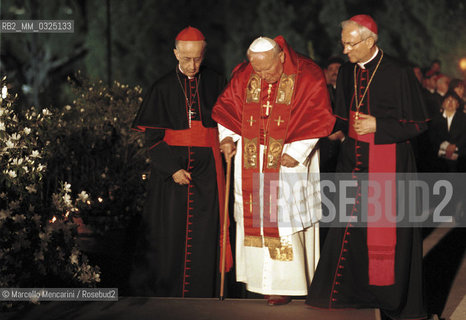 Rome, Coliseum, April 21, 2000. Pope John Paul II along the Way of the Cross / Roma, Colosseo, 21 aprile 2000. Papa Giovanni Paolo II percorre la Via Crucis - ©Marcello Mencarini/Rosebud2