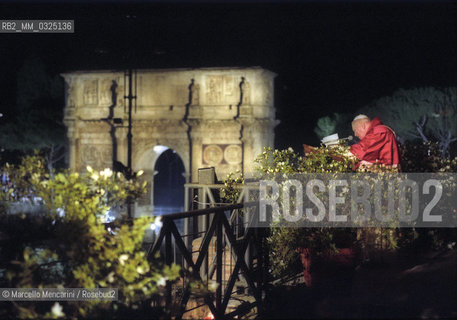 Rome, Coliseum, April 21, 2000. Pope John Paul II speaks during the Stations of the Cross event / Roma, Colosseo. 21 aprile 2000. Papa Giovanni Paolo II pronuncia un discorso durante la Via Crucis - ©Marcello Mencarini/Rosebud2