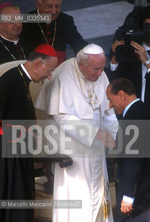 Vartican City, St. Peters Square, October 30, 1999. Pope John Pope II meets Italian Prime Minister Silvio Berlusconi, during the Conference of Catholic Schools / Città del Vaticano, piazza San Pietro, 30 ottobre 1999. Papa Giovanni Paolo II incontra il premier Silvio Berlusconi durante lAssemblea delle scuole cattoliche - ©Marcello Mencarini/Rosebud2