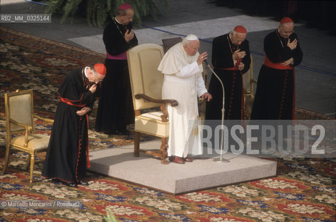 Vartican City, St. Peters Square, October 30, 1999. Pope John Pope II meets the Conference of Catholic Schools / Città del Vaticano, piazza San Pietro, 30 ottobre 1999. Papa Giovanni Paolo II incontra lAssemblea delle scuole cattoliche - ©Marcello Mencarini/Rosebud2