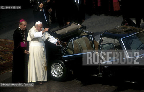 Vatican City, November 3, 1999. Pope John Paul II and his Personal Secretary Stanislao Dziwisz / Roma, Città del Vaticano, 3 novembre 1999. Papa Giovanni Paolo II e il suo segretario personale, Monsignor Stanislao Dziwisz - ©Marcello Mencarini/Rosebud2