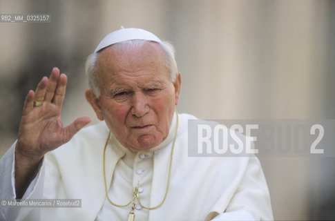 Vatican City, November 3, 2000. Pope John Paul II on his popemobile in St. Peters Square / Città del Vaticano, 3 novembre 2000. Papa Giovanni Paolo II sulla papamobile in piazza San Pietro - ©Marcello Mencarini/Rosebud2