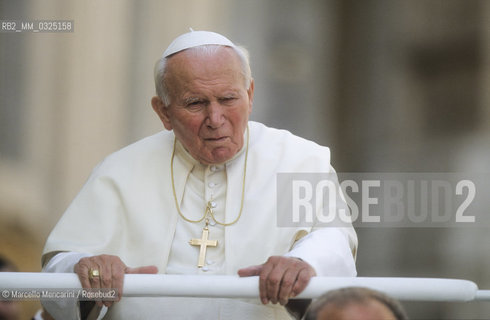 Vatican City, November 3, 2000. Pope John Paul II on his popemobile in St. Peters Square / Città del Vaticano, 3 novembre 2000. Papa Giovanni Paolo II sulla papamobile in piazza San Pietro - ©Marcello Mencarini/Rosebud2