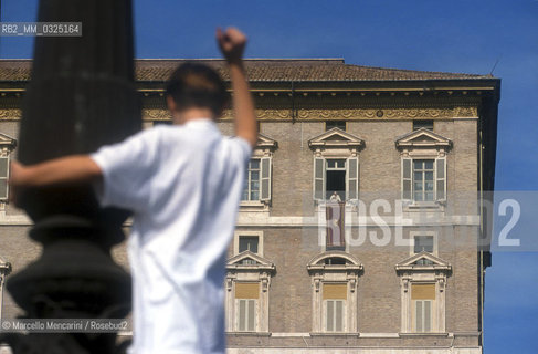 Vatican City, St. Peters Square, November 28, 1999. Pope Giovanni Paolo II delivers his Angelus prayer from the third floor window of the Apostolic Palace / Città del Vaticano, Piazza San Pietro, 28 novembrev 1999. Papa Giovanni paolo II pronuncia lAngelus dalla finestra del terzo piano del palazzo Apostolico
 ©Marcello Mencarini/Rosebud2