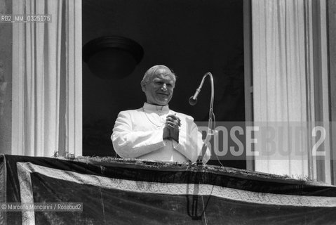 Vatican City, 1979. Pope John Paul II speaking from the window of the Apostolic Palace / Città del Vaticano, 1979. Papa Giovanni Paolo II mentre parla dalla finestra del Palazzo apostolico - ©Marcello Mencarini/Rosebud2