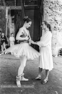 Rome, Baths of Caracalla, 1984. Ballet dancers Margherita Parrilla and Maia Plissetskaia during a rehearsal / Roma, Terme di Caracalla, 1984. I ballerini Margherita Parrilla e Maïa Plissetskaïa durante una prova - ©Marcello Mencarini/Rosebud2