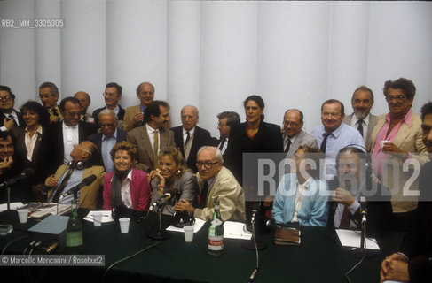 Rome, 1986. Hosts Nantas Salvalaggio; Dacia Maraini; Rita Dalla Chiesa; Mario Pastore and the editorial staff of the radio program Radio Anchio  (in English: Radio me too) / Roma, 1986. I conduttori Nantas Salvalaggio; Dacia Maraini; Rita Dalla Chiesa; Mario Pastore e la redazione della trasmissione radiofonica Radio Anchio- ©Marcello Mencarini/Rosebud2