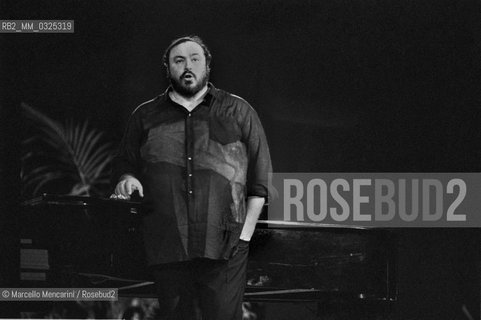 Tenor Luciano Pavarotti during a rehearsal (about 1980) / Il tenore Luciano pavarotti durante una prova (1980 circa) - ©Marcello Mencarini/Rosebud2