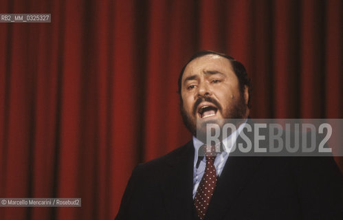 Tenor Luciano Pavarotti during a recital (about 1985) / Il tenore Luciano Pavarotti durante un recital (1985 circa) - ©Marcello Mencarini/Rosebud2