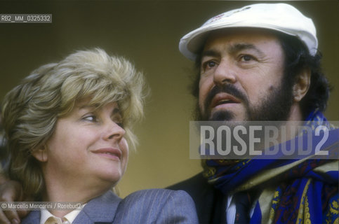 Rome, Piazza di Siena Fixdesign Show Jumping, 1987. Tenor Luciano Pavarotti and his first wife Adua Veroni / Roma, concorso ippico di Piazza di Siena, 1987. Il tenore Luciano Pavarotti con la prima moglie Adua Veroni - ©Marcello Mencarini/Rosebud2