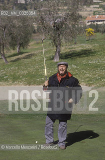 Sanremo Music Festival 1988. Tenor Luciano Pavarotti in a golf course / Festival di Sanremo 1988. Il tenore Luciano Pavarotti in un campo da golf - ©Marcello Mencarini/Rosebud2