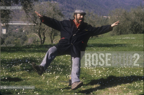 Sanremo Music Festival 1988. Tenor Luciano Pavarotti in a golf course / Festival di Sanremo 1988. Il tenore Luciano Pavarotti in un campo da golf - ©Marcello Mencarini/Rosebud2