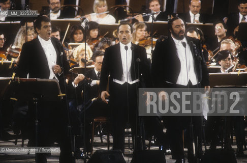 Rome, Caracalla Baths, 1990. The Three Tenors: Luciano Pavarotti, José Carreras and Placido Domingo performing / Roma, Terme di Caracalla, 1990. I tre Tenori: Luciano Pavarotti, José Carrers e Placido Domingoin concerto  - ©Marcello Mencarini/Rosebud2