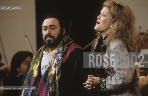 Reggio Emilia, 29/04/1991. Opera singers Luciano Pavarotti and June Anderson during the concert rehearsal for the Thirtieth anniversary of Pavarottis career  / Reggio Emilia 29/04/1991. I cantanti lirici Luciano Pavarotti e June Anderson durante le prove del concerto per i trentanni di carriera di Pavarotti - ©Marcello Mencarini/Rosebud2