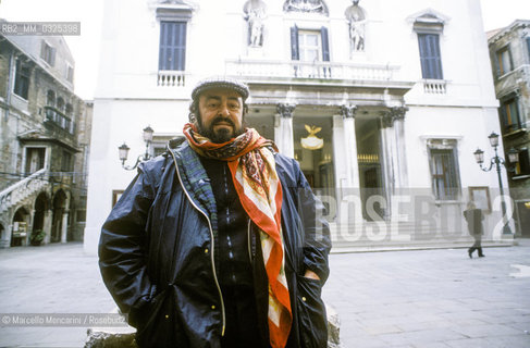 Venice, 1993. Tenor Luciano Pavarotti in front of La Fenice Theater / Venezia, 1993. Il tenore Luciano Pavarotti davanti al Teatro La Fenice - ©Marcello Mencarini/Rosebud2