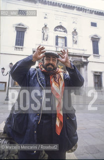 Venice, 1993. Tenor Luciano Pavarotti in front of La Fenice Theater / Venezia, 1993. Il tenore Luciano Pavarotti davanti al Teatro La Fenice - ©Marcello Mencarini/Rosebud2