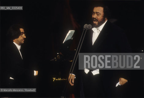 Forlì, 22/12/1995. Conductor Riccardo Muti and tenor Luciano Pavarotti during a recital / Forlì, 22/12/1995. Il direttore dorchestra Riccardo Muti e il tenore Luciano Pavarotti durante un recital - ©Marcello Mencarini/Rosebud2