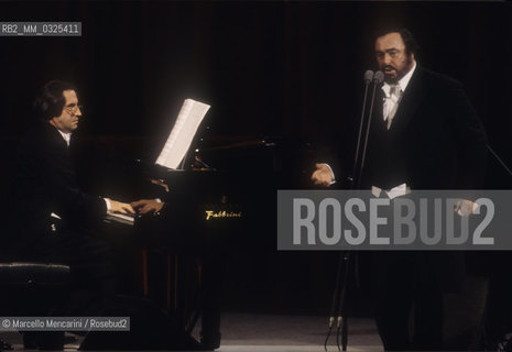 Forlì, 22/12/1995. Conductor Riccardo Muti and tenor Luciano Pavarotti during a recital / Forlì, 22/12/1995. Il direttore dorchestra Riccardo Muti e il tenore Luciano Pavarotti durante un recital - ©Marcello Mencarini/Rosebud2