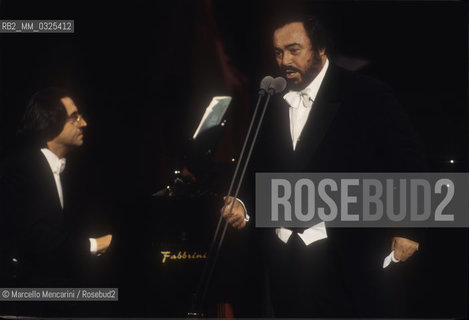 Forlì, 22/12/1995. Conductor Riccardo Muti and tenor Luciano Pavarotti during a recital / Forlì, 22/12/1995. Il direttore dorchestra Riccardo Muti e il tenore Luciano Pavarotti durante un recital - ©Marcello Mencarini/Rosebud2