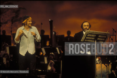 Modena, 12/09/1995, Pavarotti and Friends. Tenor Luciano Pavarotti performing with Italian pop singer Lorenzo Jovanotti Cherubini / Modena, 12/09/1995. Pavarotti and Friends. Il tenore Luciano Pavarotti canta con Lorenzo  Jovanotti Cherubini - ©Marcello Mencarini/Rosebud2