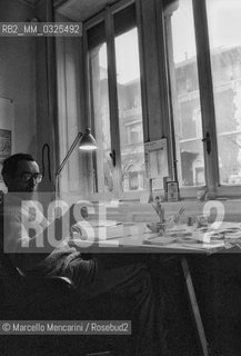 Milan, 1980. Italian cartoonist, caricaturist and illustrator Tullio Pericoli in his studio / Milano, 1980. Il disegnatore Tullio Pericoli nel suo studio - ©Marcello Mencarini/Rosebud2