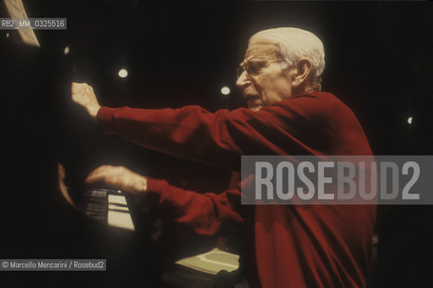 Lithuanian-born French classical pianist Vlado Perlemuter during a rehearsal (1989) / Il pianista Vlado Perlemuter durante una prova (1989) - ©Marcello Mencarini/Rosebud2