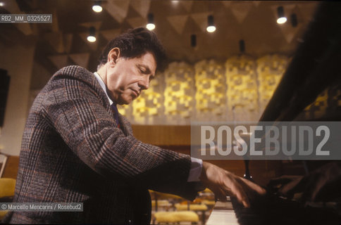 Rome, 1989. Italian pianist Sergio Perticaroli / Roma, 1989. Il pianista Sergio Perticaroli - ©Marcello Mencarini/Rosebud2