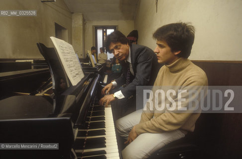 Rome, 1989. Italian pianist Sergio Perticaroli during a lecture to students of the Santa Cecilia Music Academy / Roma, 1989. Il pianista Sergio Perticaroli durante una lezione agli studenti del Conservatorio di Santa Cecilia - ©Marcello Mencarini/Rosebud2