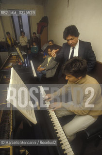 Rome, 1989. Italian pianist Sergio Perticaroli during a lecture to students of the Santa Cecilia Music Academy / Roma, 1989. Il pianista Sergio Perticaroli durante una lezione agli studenti del Conservatorio di Santa Cecilia - ©Marcello Mencarini/Rosebud2