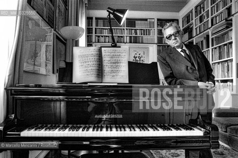 Rome, 1980. Italian composer Goffredo Petrassi in his home / Roma, 1980. Il compositore Goffredo Petrassi nella sua casa - ©Marcello Mencarini/Rosebud2