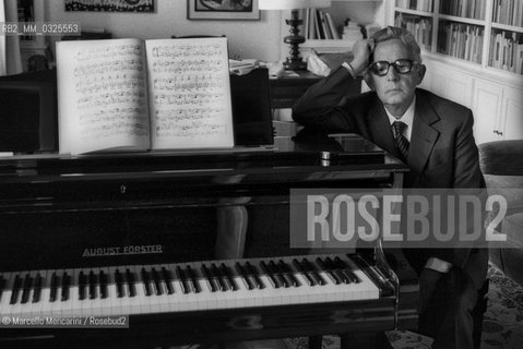 Rome, 1980. Italian composer Goffredo Petrassi in his home / Roma, 1980. Il compositore Goffredo Petrassi nella sua casa - ©Marcello Mencarini/Rosebud2