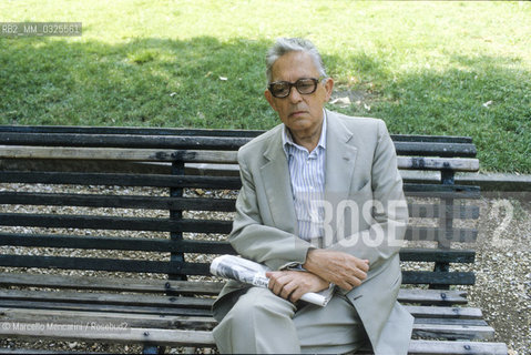 Rome, 1979. Italian composer Goffredo Petrassi on a bench at Villa Borghese / Roma, 1979. Il compositore Goffredo Petrassi su una panchina a villa Borghese - ©Marcello Mencarini/Rosebud2