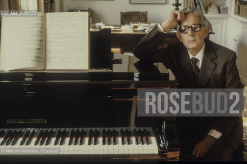 Rome, 1980. Italian composer Goffredo Petrassi in his home / Roma, 1980. Il compositore Goffredo Petrassi nella sua casa - ©Marcello Mencarini/Rosebud2