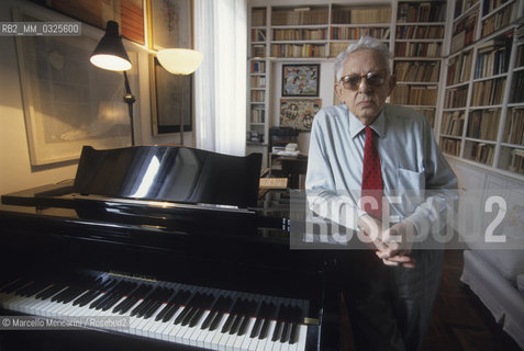 Rome, 1994. Italian composer Goffredo Petrassi in his home / Roma, 1994. Il compositore Goffredo Petrassi nella sua casa - ©Marcello Mencarini/Rosebud2