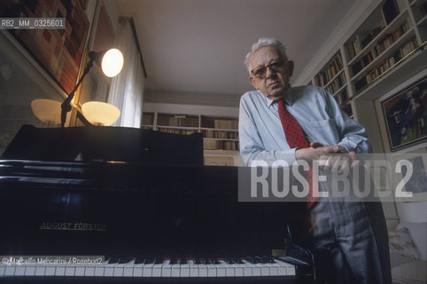 Rome, 1994. Italian composer Goffredo Petrassi in his home / Roma, 1994. Il compositore Goffredo Petrassi nella sua casa - ©Marcello Mencarini/Rosebud2