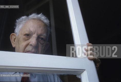 Rome, 1994. Italian composer Goffredo Petrassi in his home / Roma, 1994. Il compositore Goffredo Petrassi nella sua casa - ©Marcello Mencarini/Rosebud2