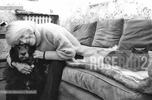 Milan, 1980. Italian writer and journalist Luciana Peverelli in her home / Milano, 1980. La scrittrice e giornalista Luciana Peverelli nella sua casa - ©Marcello Mencarini/Rosebud2