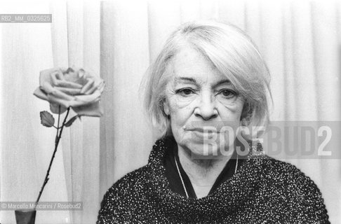 Milan, 1980. Italian writer and journalist Luciana Peverelli in her home / Milano, 1980. La scrittrice e giornalista Luciana Peverelli nella sua casa - ©Marcello Mencarini/Rosebud2