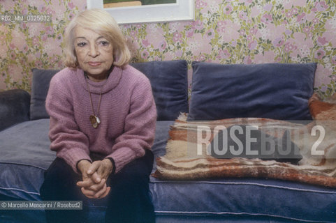 Milan, 1980. Italian writer and journalist Luciana Peverelli in her home / Milano, 1980. La scrittrice e giornalista Luciana Peverelli nella sua casa - ©Marcello Mencarini/Rosebud2