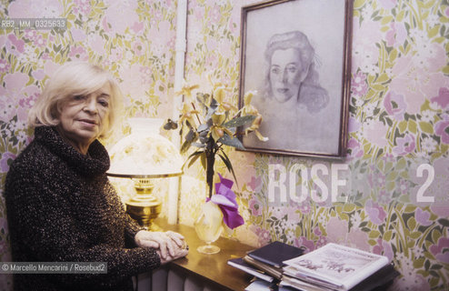 Milan, 1980. Italian writer and journalist Luciana Peverelli in her home / Milano, 1980. La scrittrice e giornalista Luciana Peverelli nella sua casa - ©Marcello Mencarini/Rosebud2