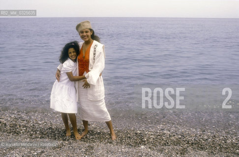 Actress Iris Peynado and her daughter (1986) / Lattrice Iris Peynado con sua figlia (1986) - ©Marcello Mencarini/Rosebud2