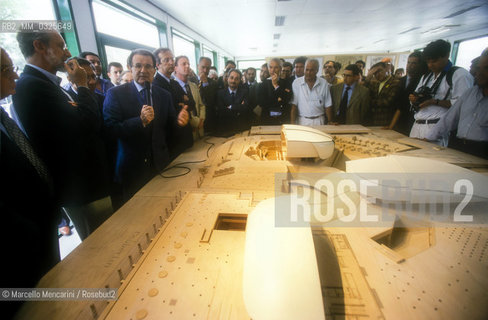 Rome, August 1998. Architect Renzo Piano (second from the left) and near him Italian Prime Minister Romano Prodi making a speech for introducing the model of the New Auditorium Parco della Musica in Rome / Roma, Agosto 1998. Larchitetto Renzo Piano (secondo da sinistra) e accanto a lui il Presidente del Consiglio Romano Prodi mentre fa un discorso per presentare il progetto del Nuovo Auditorio Parco della Musica di Roma - ©Marcello Mencarini/Rosebud2