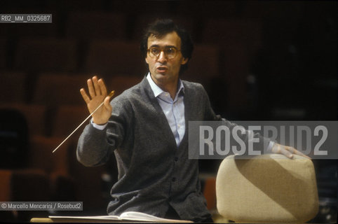 Rome, 1992. Italian conductor Evelino Pidò / Roma, 1992. Il direttore dorchestra Evelino Pidò - ©Marcello Mencarini/Rosebud2