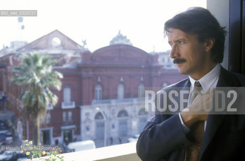 Bari, 1992. Theater manager Ferdinando Pinto in front of Teatro Petruzzelli directed by him / Bari, 1992. Il manager teatrale Ferdinando Pinto davanti al Teatro Petruzzelli diretto da lui - ©Marcello Mencarini/Rosebud2