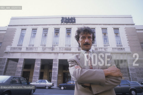 Rome, 1989. Theater manager Ferdinando Pinto in front of Rome Opera House directed by himself / Roma, 1989. Il manager teatrale Ferdinando pinto davanti al teatro dellopera di Roma da lui diretto - ©Marcello Mencarini/Rosebud2