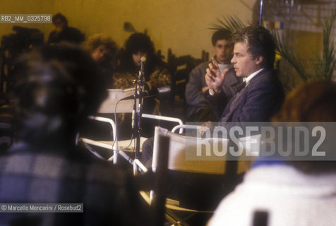 Italian actor Michele Placido holding an acting class, about 1985 / Lattore Michele Placido durante una lezione di recitazione, 1985 circa - ©Marcello Mencarini/Rosebud2